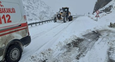 Malatya'da karla mücadele çalışmaları aralıksız devam ediyor