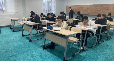 Mardin'de hafız öğrencilerin akademik başarısı takdir topluyor