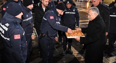 Memduh Büyükkılıç'tan yılbaşında gece mesaisi