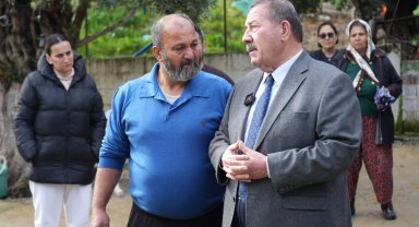 Muğla Milas'ta evi yanan aileye Başkan Topuz'dan konteyner ve ev tadilatı sözü