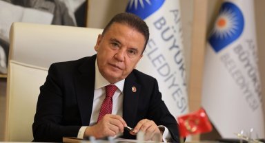Muhittin Böcek hastaneye kaldırıldı