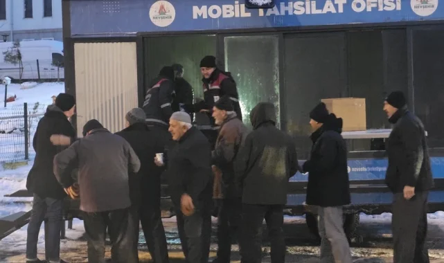Nevşehir Belediyesi'nden poğaça ve süt ikramı