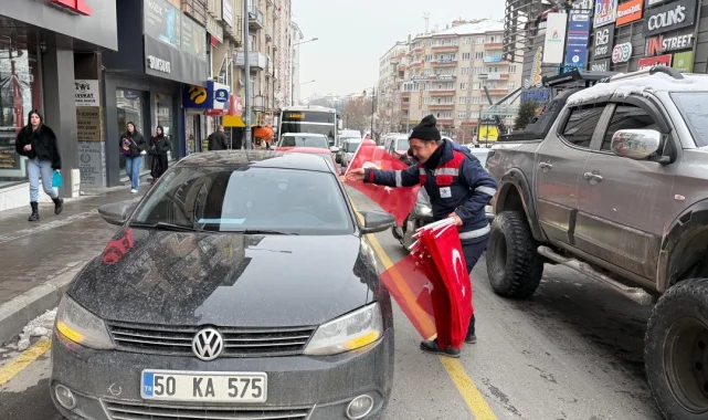 Nevşehir'de sokaklar Türk bayraklarıyla donatıldı