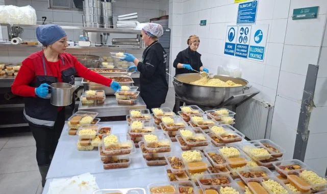 Ordu aşevi her gün 1000 vatandaşa sıcak yemek ulaştırıyor