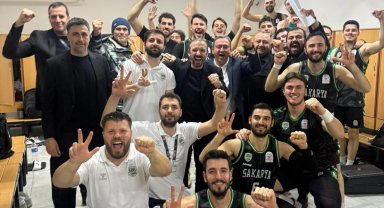 Sakarya Büyükşehir İzmir'den de galip döndü