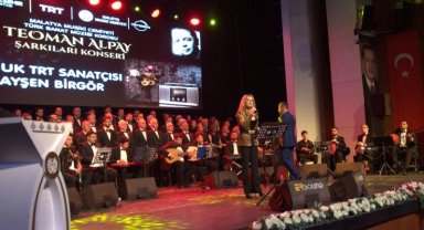 Teoman Alpay şarkıları mest etti