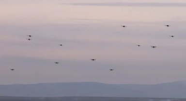 Türkiye'de ilk! Sürü İHA'lar gerçek mühimmatla hedefi vurdu