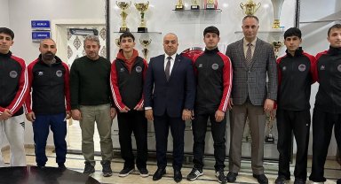 Ağrılı halterciler Mersin'de madalyaları topladı