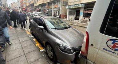 Akçakoca'da zincirleme kaza: 6 araçta hasar