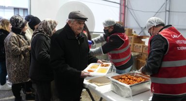 Ankara Keçiören'de Ramazan sofraları binlerce kişiyi buluşturuyor