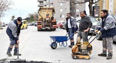 Antalya Muratpaşa'da yollar onarılıyor