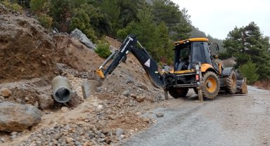 Antalya'da kış mesaisi! Alanya kırsalında yol güvenliği