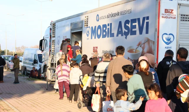 Antalya'da 'Mobil Aşevi' mahalle mahalle dolaşıyor