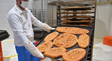 Antalya'da ramazan sofralarına uygun fiyatlı pide
