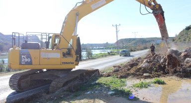 Antalya'da yağış sonrası yollarda bakım-onarım çalışması