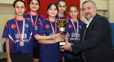 Badmintonun yıldızları Osmangazi'de parladı