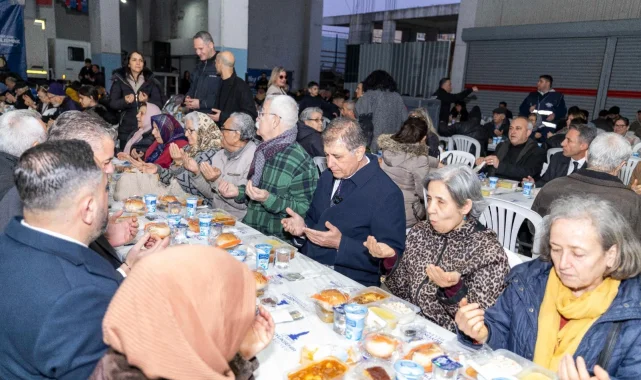 Başkan Tugay binlerce Bucalıyla aynı sofrada buluştu