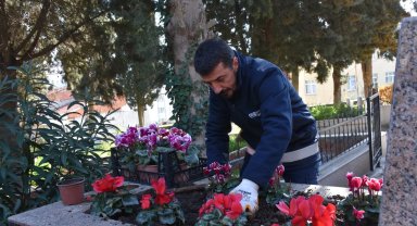 Bursa Gemlik'te şehitliklere titiz bakım