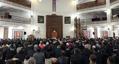 Bursa İnegöl'de ilk teravih gecesi manevi atmosferle yaşandı