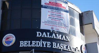Dalaman Belediyesi mali tablolarını pankartla açıkladı