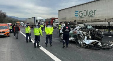 Düzce'de otoyolda feci kaza: 1 ölü, 1 yaralı