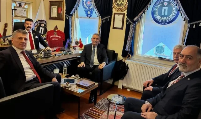 EMSAV'a emekli polis başkanlarından anlamlı ziyaret