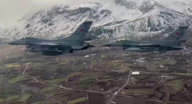 Erzincan semalarında muharip uçak geçişi