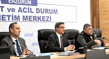 Erzurum'da yoğun kar: Bin 167 mahalle yolu kapalı