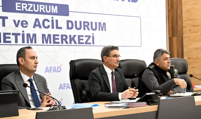 Erzurum'da yoğun kar: Bin 167 mahalle yolu kapalı