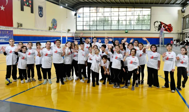 Fabrika Voleybol Ankaralı çocukları fileyle tanıştırdı