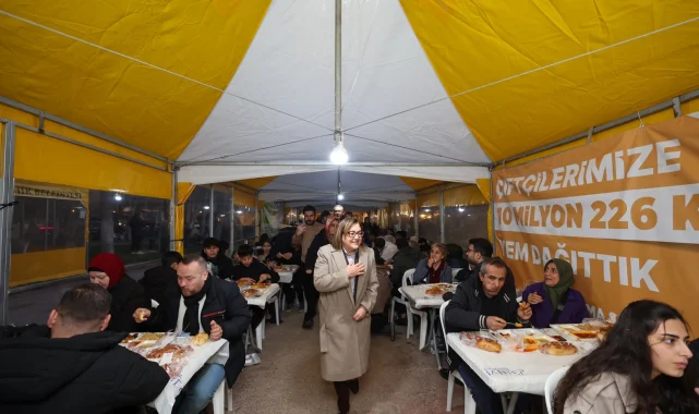 Gaziantep'te Ramazan Sokağı gönül sofrasına dönüştü