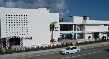 İzmir Güzelbahçe'de çifte açılış