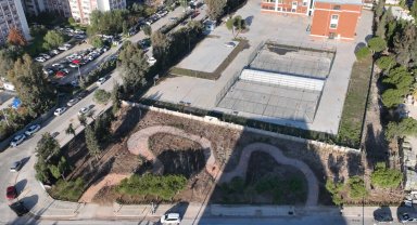 İzmir'de betonun arasından orman çıktı