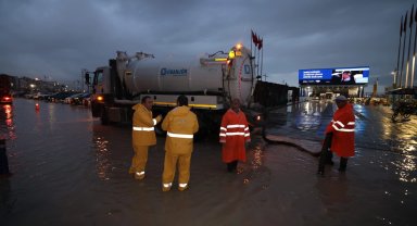 İzmir'de deniz seviyesi hareketliliğine anlık müdahale