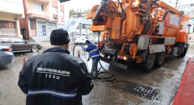İzmir'de kuvvetli yağış ve fırtına alarmı