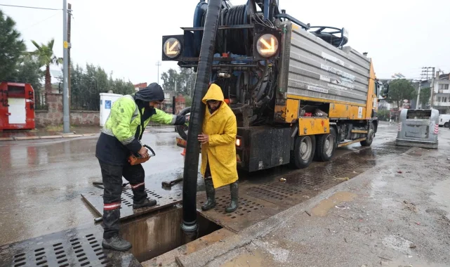 İzmir'de sağanak yağışa karşı seferberlik