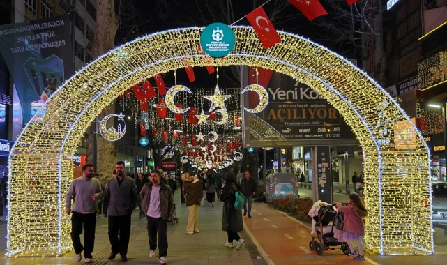 İzmit, Ramazan'ı ışıl ışıl karşılıyor