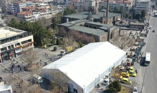 Kayseri Büyükşehir'den iki ayrı noktaya iftar çadırı