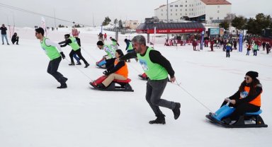 Kayseri Erciyes'te 'Artık Çekilmez Oldun' kızak yarışı