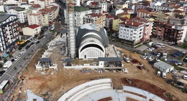 Kocaeli Çayırova'da Kent Meydanı'nda çalışmalar sürüyor