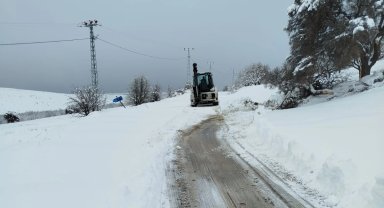 Malatya'da ekipler karla mücadeleyi sürdürüyor