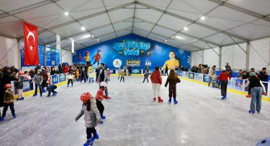 Nevşehir'de buz pateni pisti açıldı