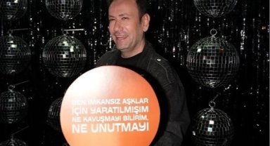 Özgür Aras yeni yaşını ünlülerle kutladı
