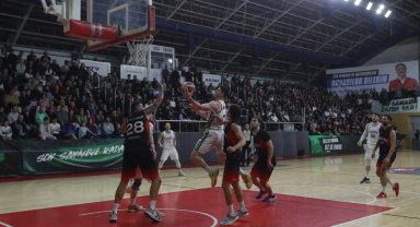 Sakarya potasında taraftar önünde net galibiyet