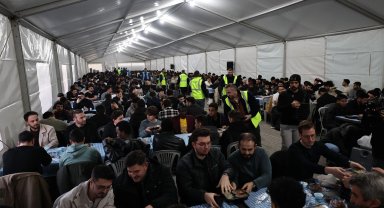 Sakarya'da farklı renk ve coğrafyadan binler birlikte oruç açıyor