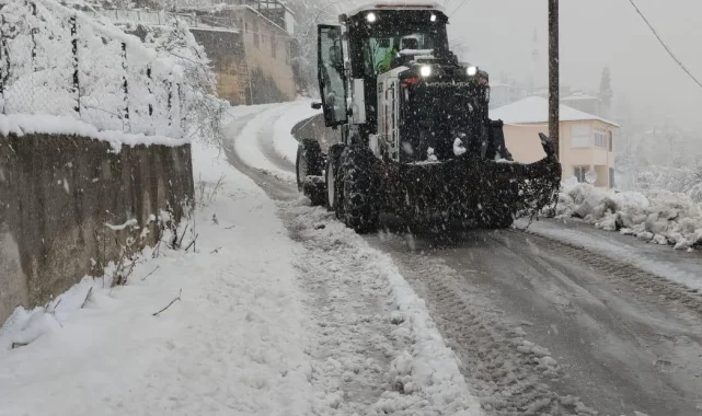 Trabzon Büyükşehir Ekipleri karla mücadeleyi sürdürüyor