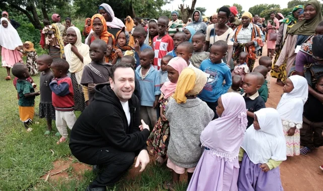 Ünlü iletişimci Özgür Aras'tan Afrika'ya umut taşıyan yolculuk
