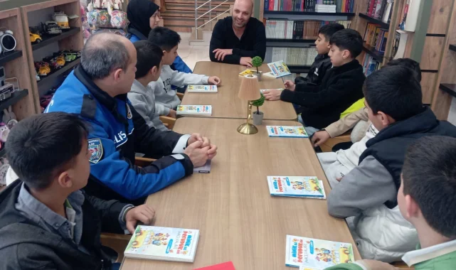 Van'da emniyetin kitap analizi programına yazar Yetkin Albert konuk oldu