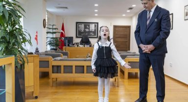 4 yaşından beri İstiklal Marşı'nı ezbere okuyor