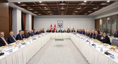 AK Parti Genel Merkezi'nde yerel yönetimler istişaresi
